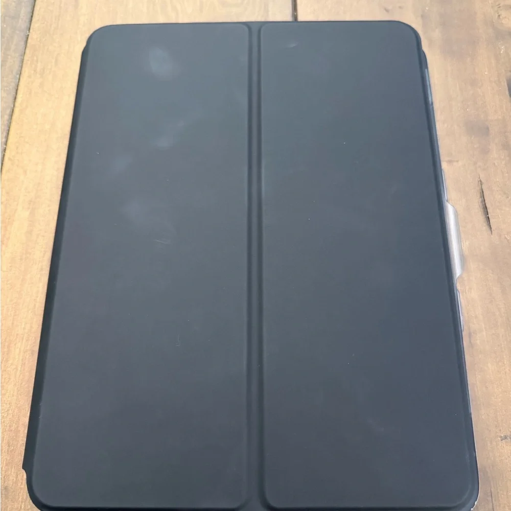 Black Tablet with Keyboard Case for IPad Pro 11”